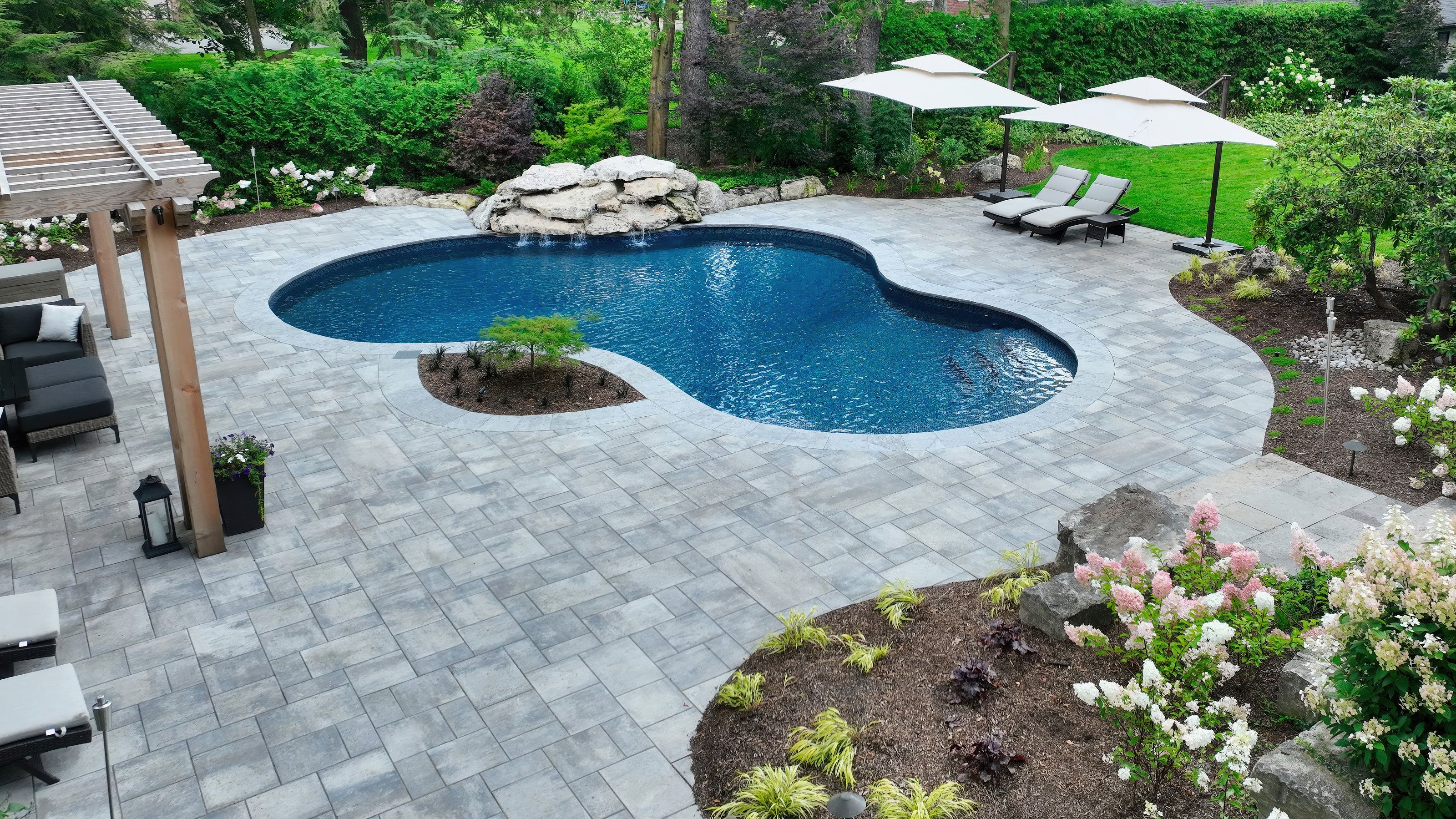Paradise backyard design in Burlington