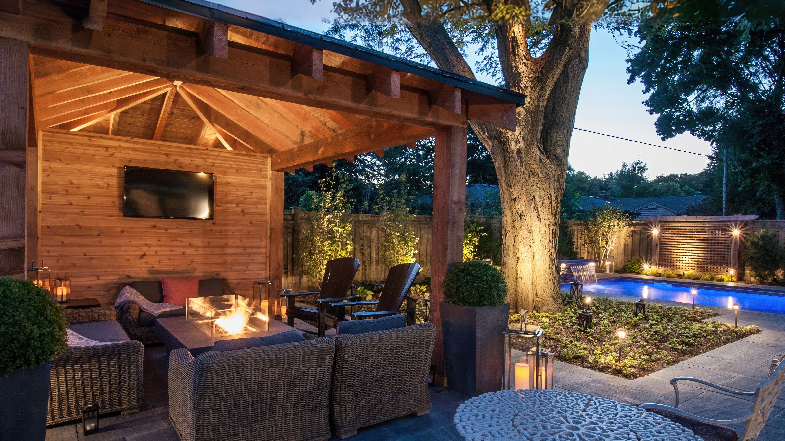 Creative backyard landscape lighting ideas