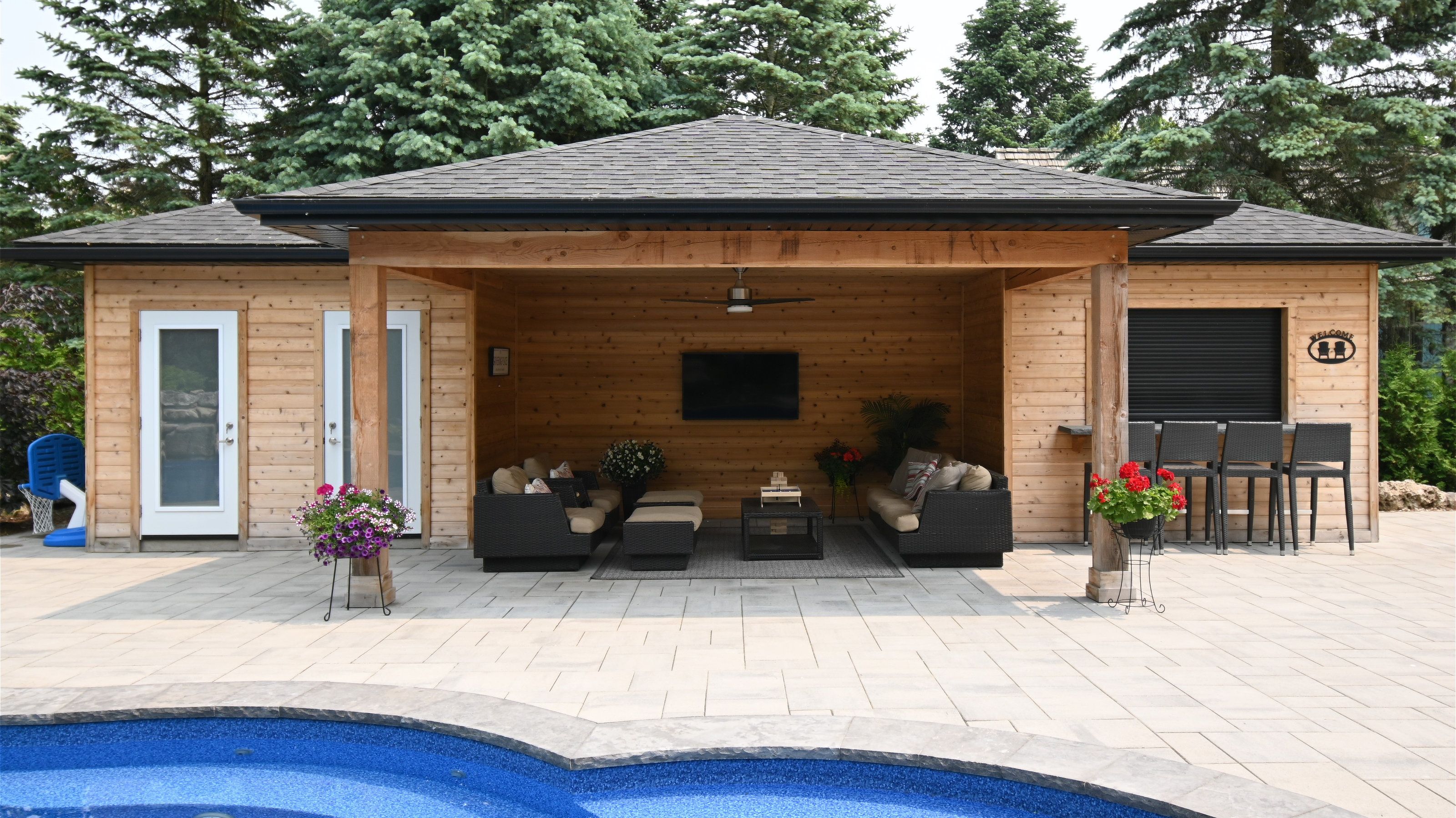 Modern pergola with retractable shade system