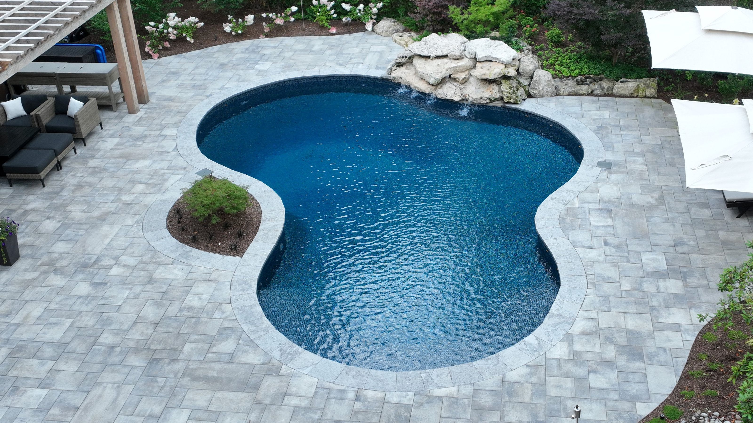 Custom swimming pool with integrated spa