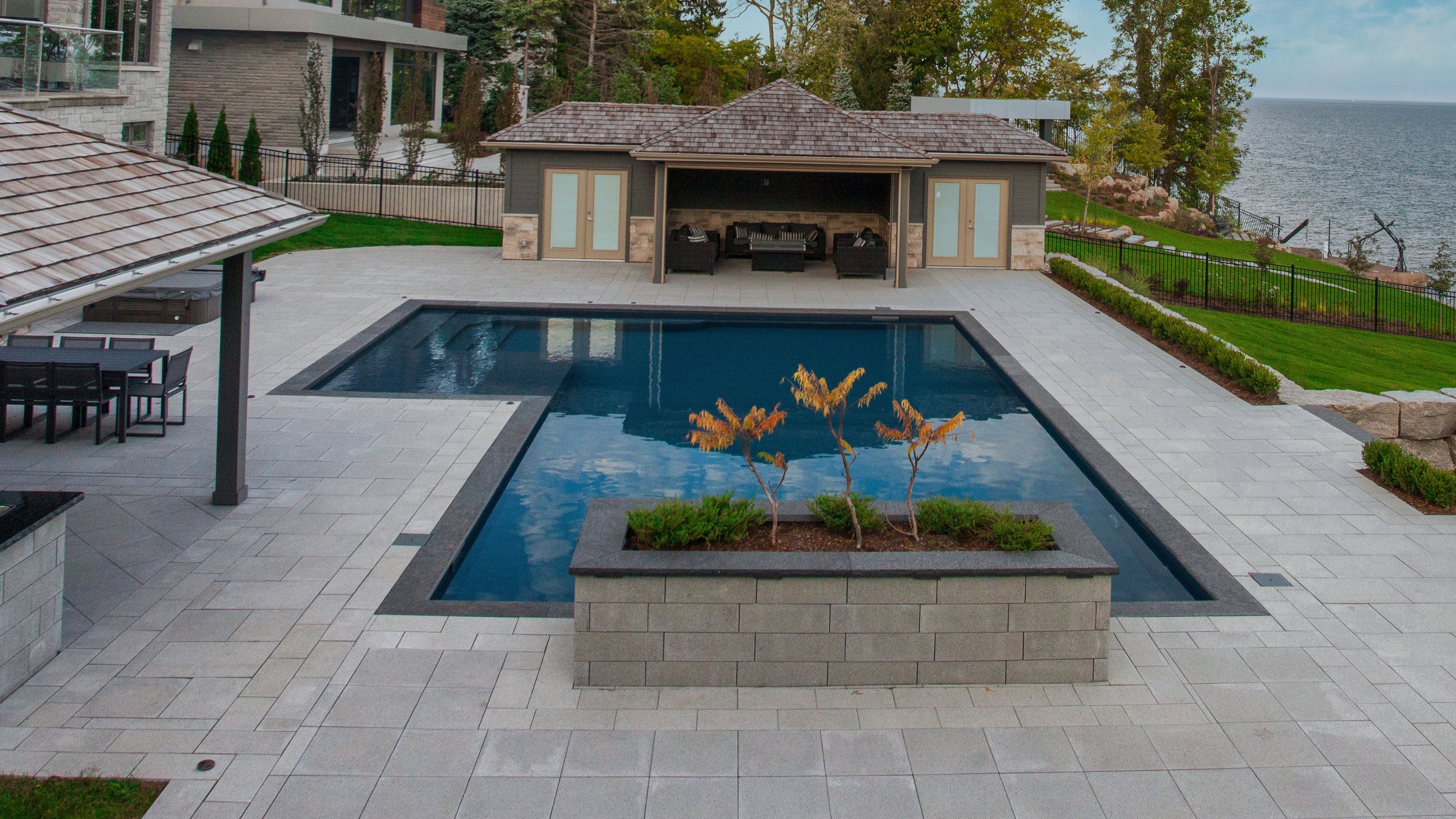 Swimming pool with integrated water features