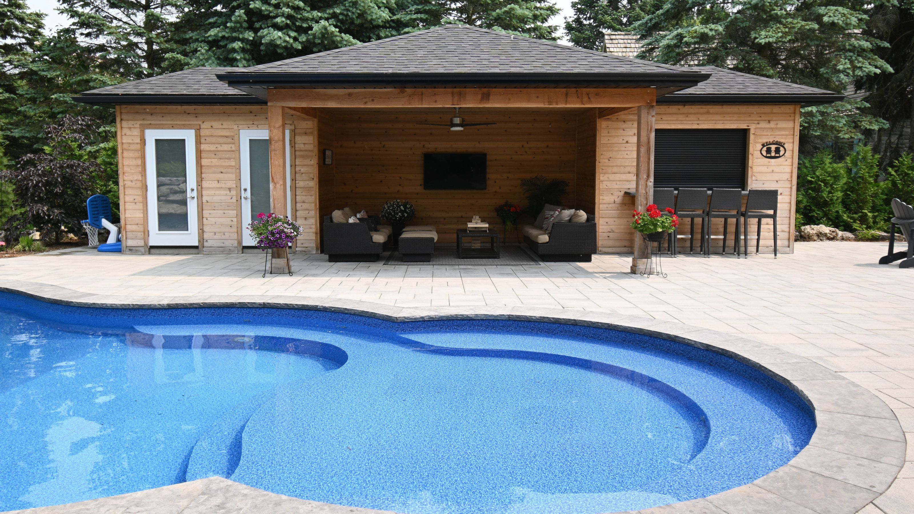 Pavilion with Tanning Ledge